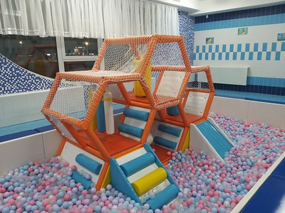 Сухой бассейн оборудован с целью сохранения и укрепления физического и психического здоровья, стимулирует поисковую и творческую активность детей