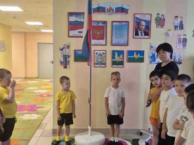 Традиция поднятия Флага Российской Федерации