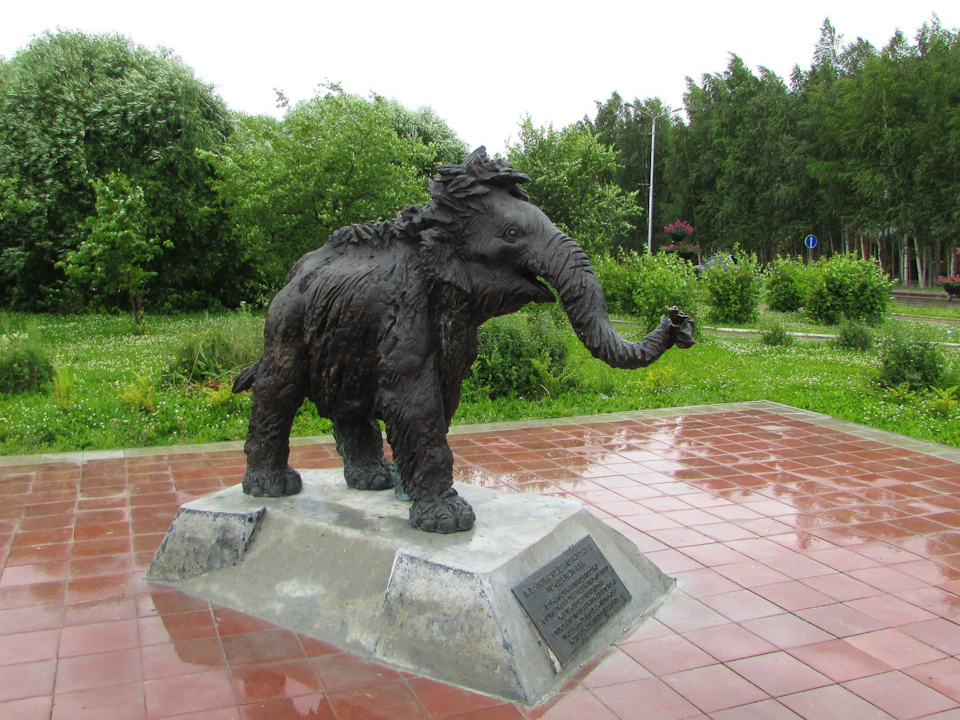 Скульптура Мамонтенка появилась к 30-летию со дня образования города Пыть-Яха